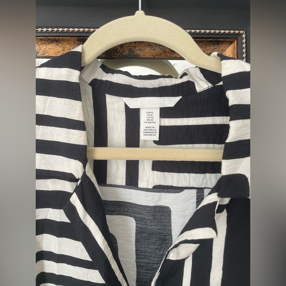 H&M Black & White Abstract Patterned Set - Picture 3 of 7